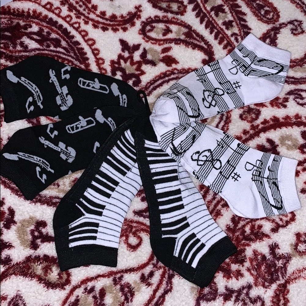Set of 6 ankle socks. Ladies socks size 9-11